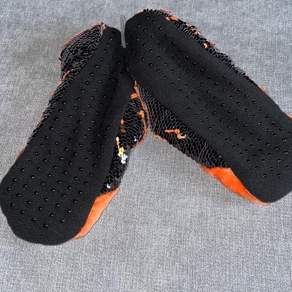 Hyde & EEK! Boutique Pumpkin Flip Sequin Pull-On Slipper Socks with Grippers - Picture 7 of 10
